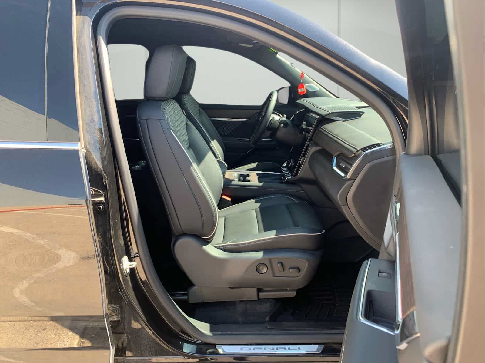 Used 2024 GMC Acadia Denali w/ Super Cruise Package FWD image 18