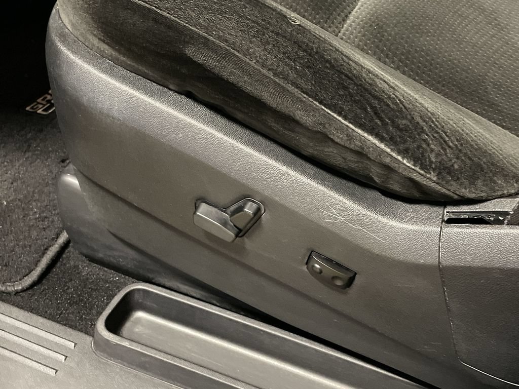 Used 2016 Dodge Grand Caravan SXT FWD image 13