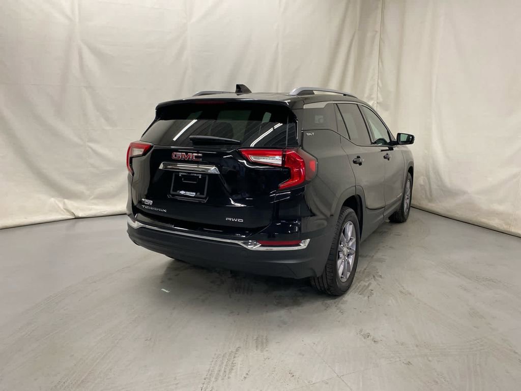 Used 2024 GMC Terrain SLT image 6