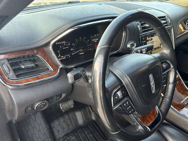 Used 2018 Lincoln Continental Reserve w/ Continental Climate Package FWD image 10