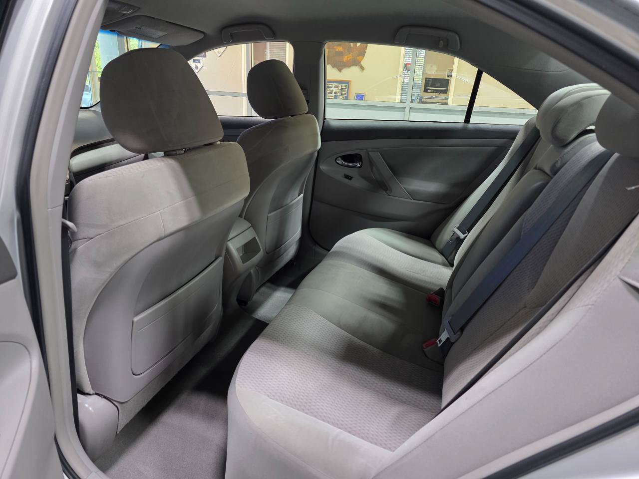 Used 2011 Toyota Camry LE FWD image 19