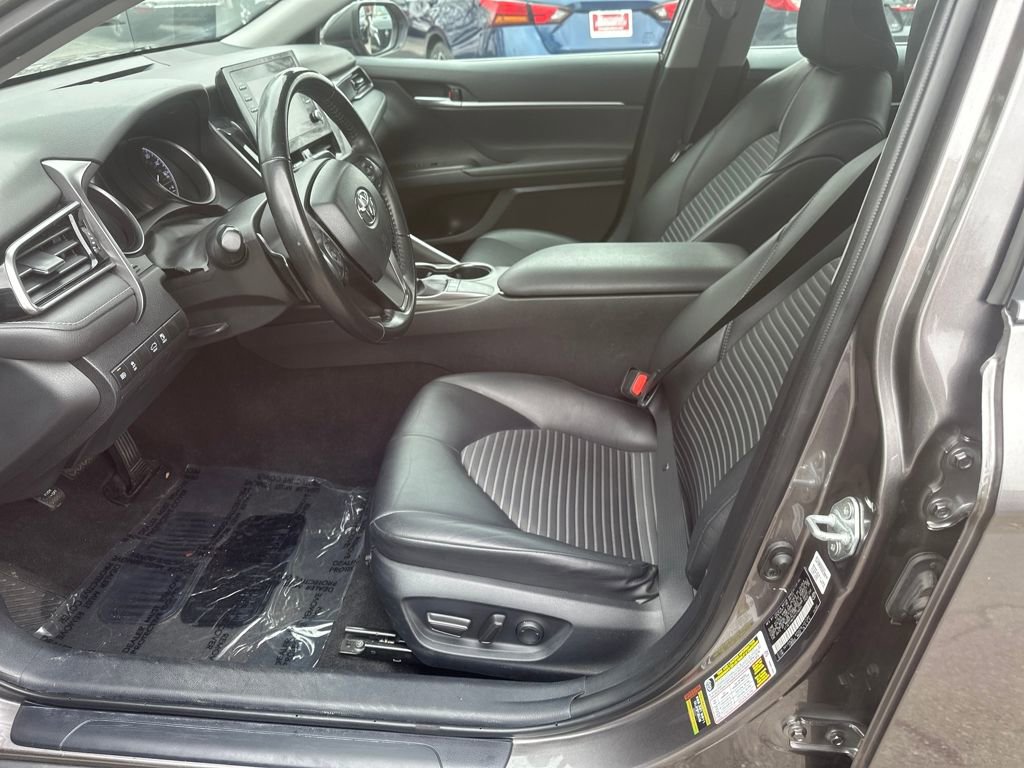 Used 2023 Toyota Camry SE image 5