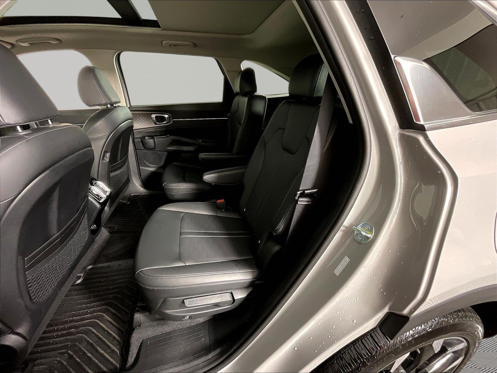 Certified 2025 Kia Sorento SX FWD image 22