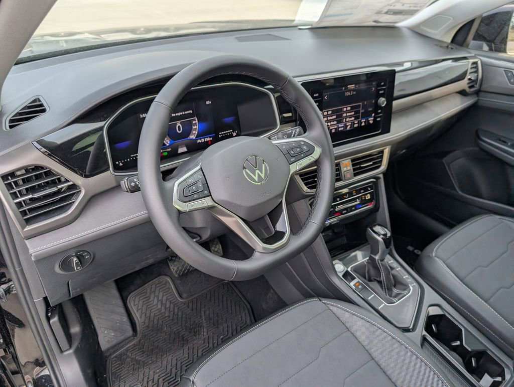 New 2026 Volkswagen Taos SE image 13