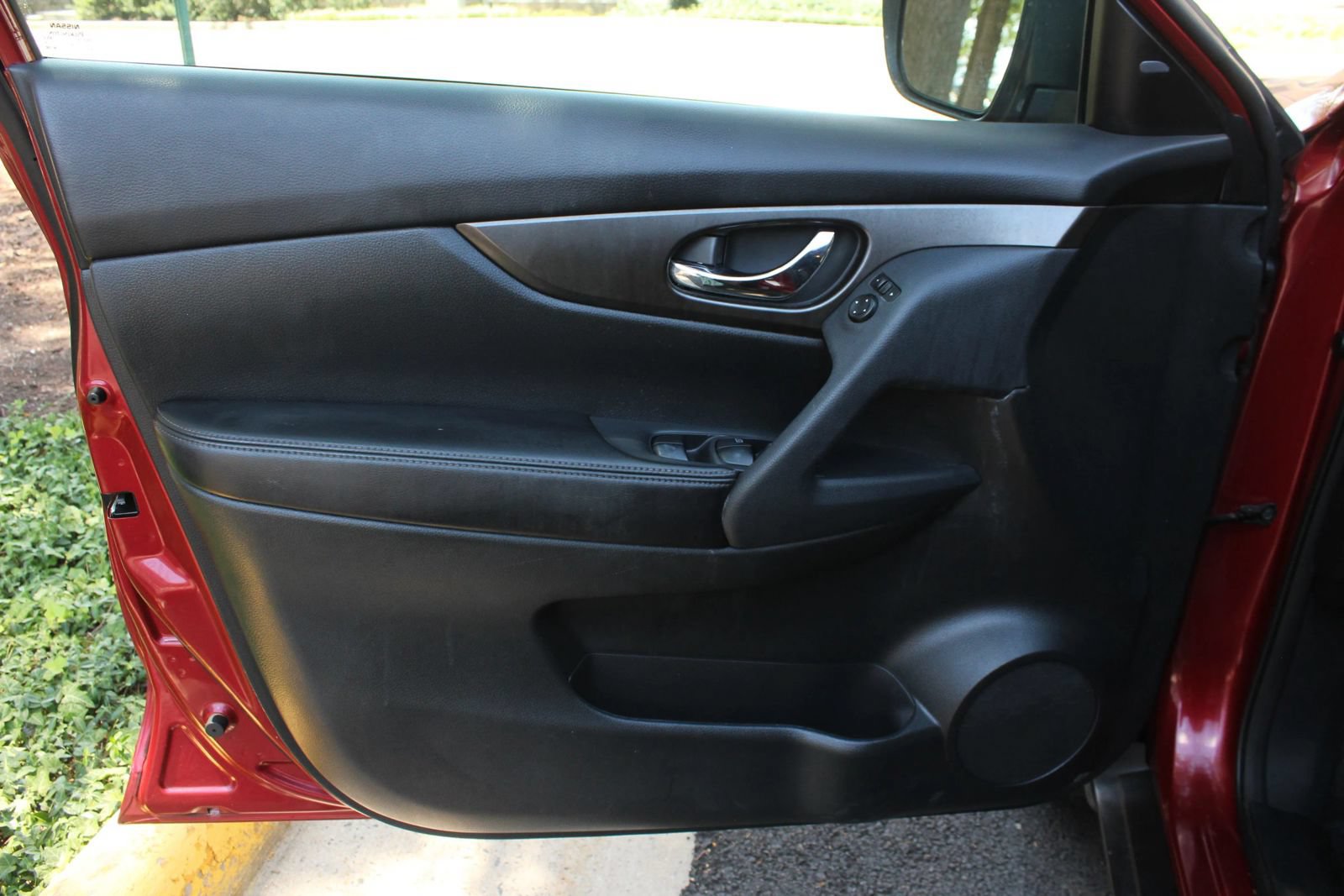 Used 2015 Nissan Rogue SV w/ SV Premium Package AWD/4WD image 15