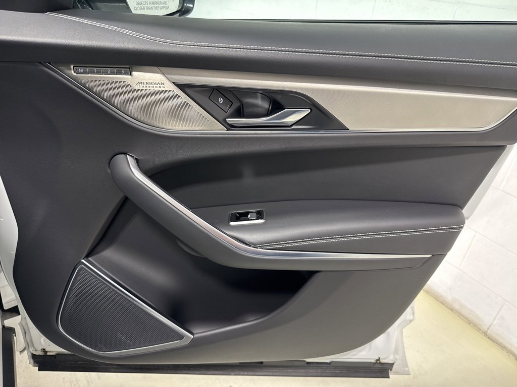 Used 2025 Jaguar F-PACE R-Dynamic S image 33