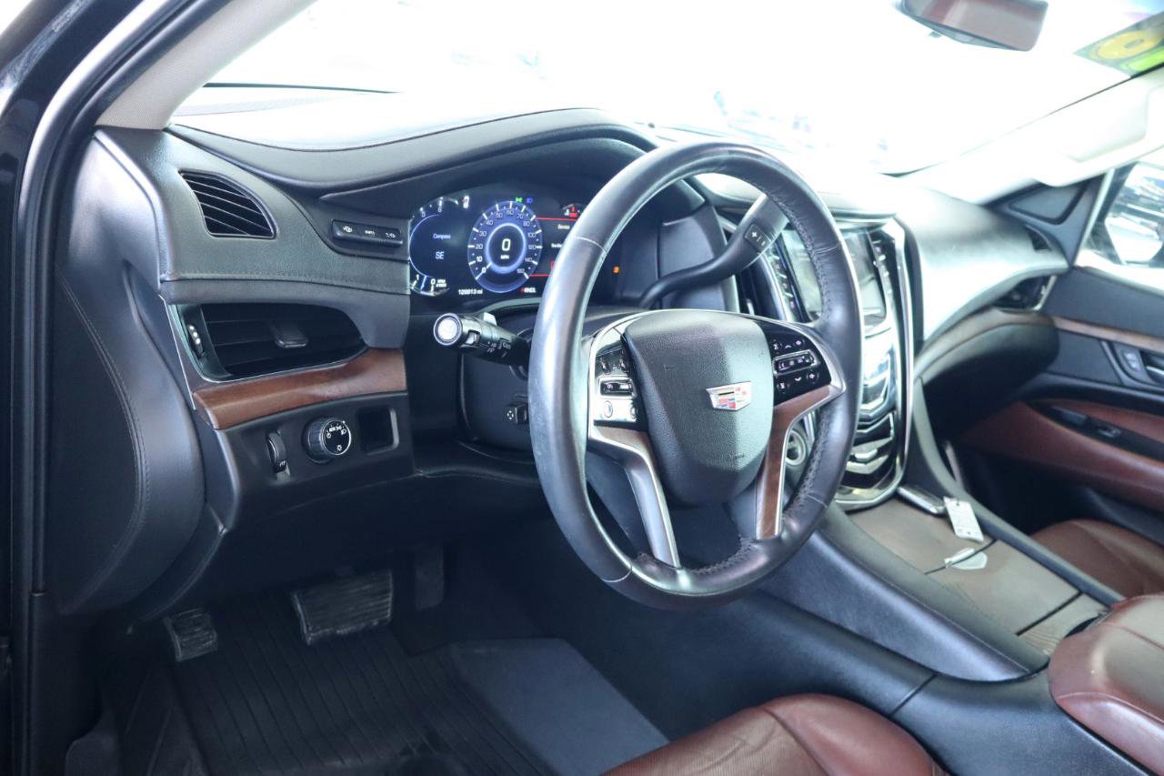 Used 2018 Cadillac Escalade Luxury RWD image 15