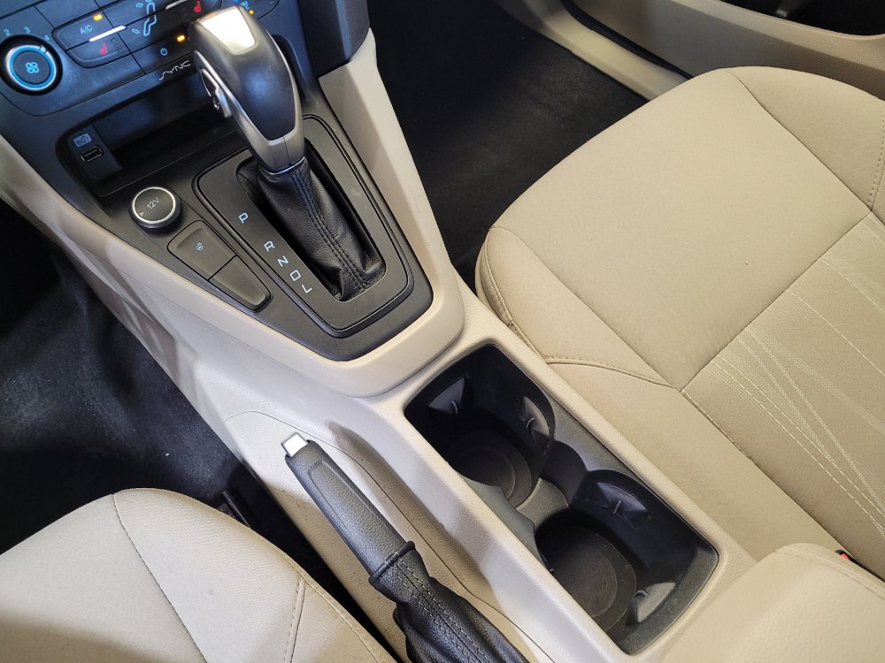 Used 2016 Ford Focus SE w/ SE Cold Weather Package FWD image 26