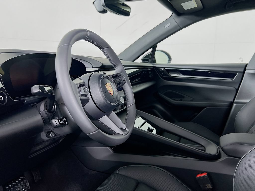 New 2026 Porsche Macan 4 Electric AWD/4WD image 4