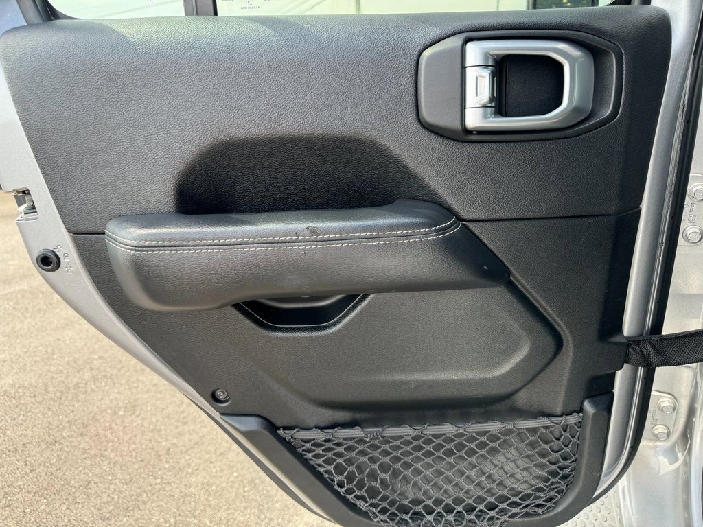 Used 2020 Jeep Wrangler Unlimited Sahara image 18