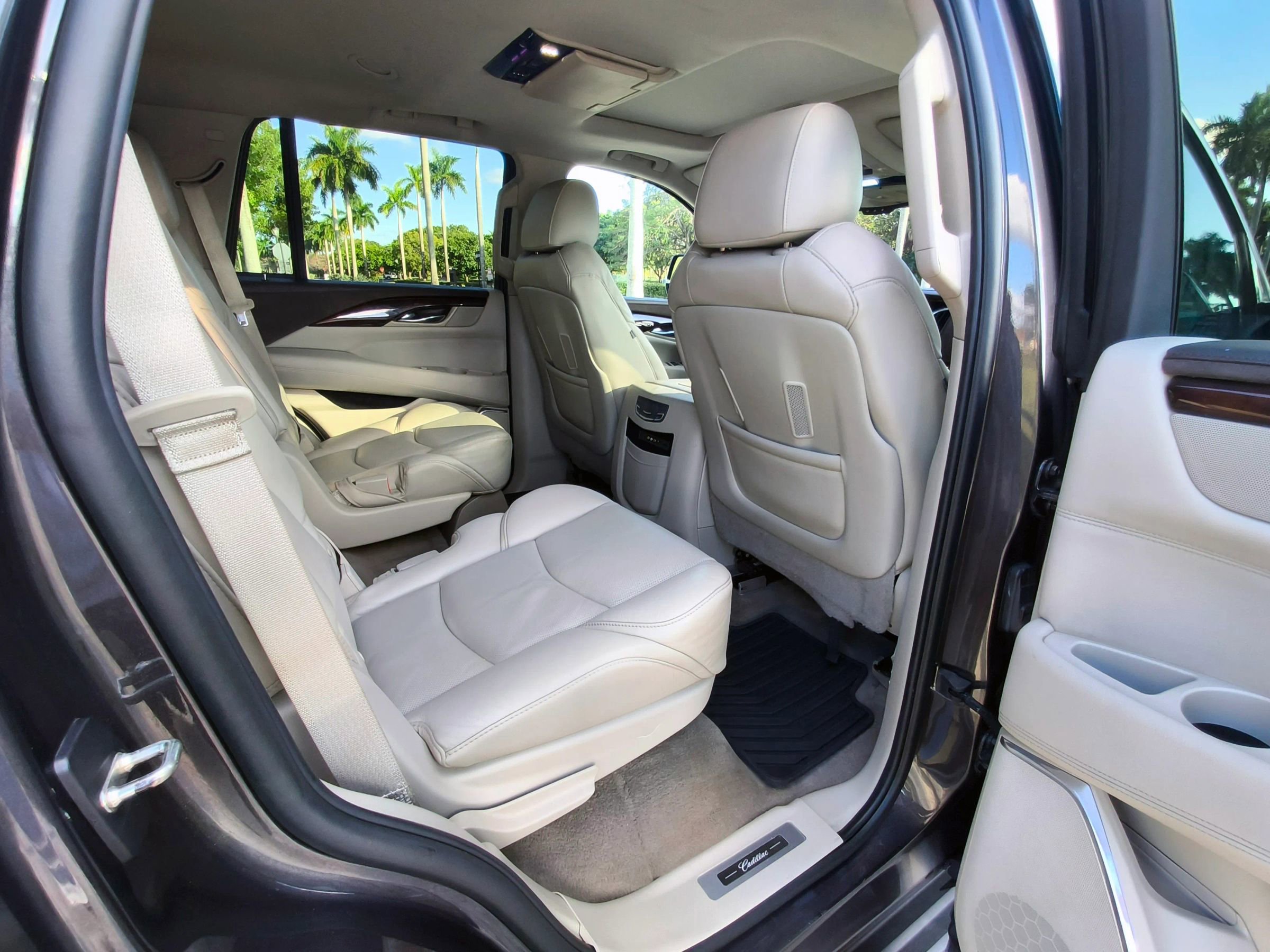Used 2016 Cadillac Escalade Luxury image 11