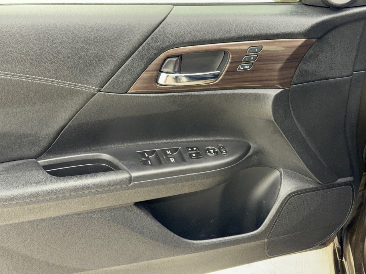 Used 2017 Honda Accord Touring image 14