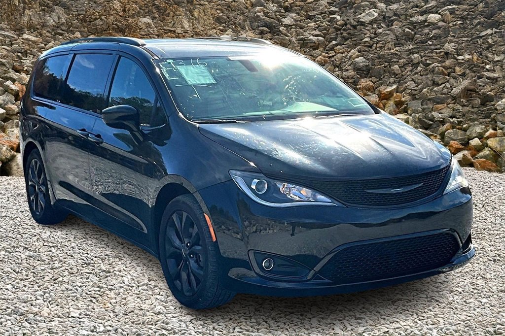 Used 2018 Chrysler Pacifica Touring Plus w/ S Appearance Package image 11