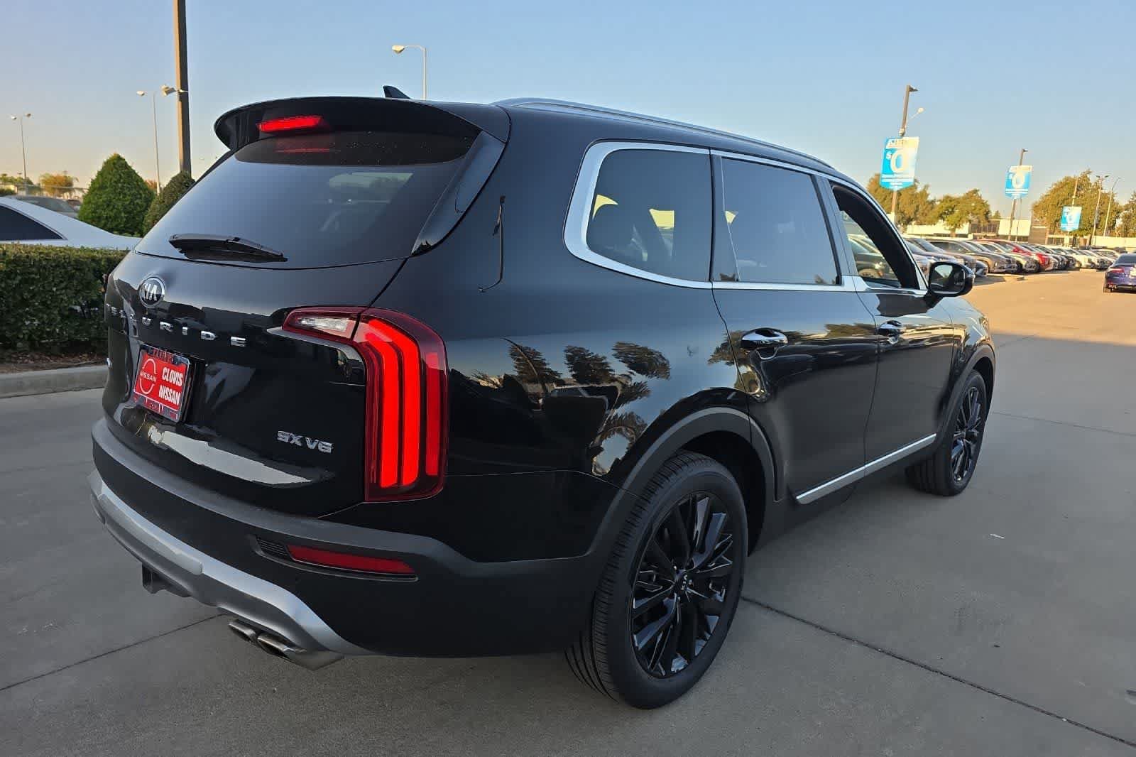 Used 2020 Kia Telluride SX w/ SX Prestige Package AWD/4WD image 3