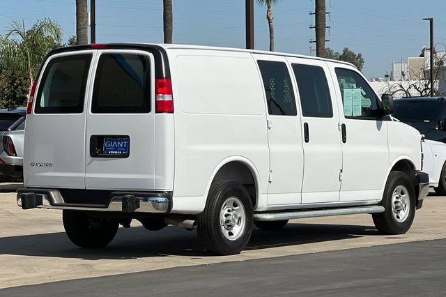 Used 2025 Chevrolet Express 2500 w/ Driver Convenience Package RWD image 4