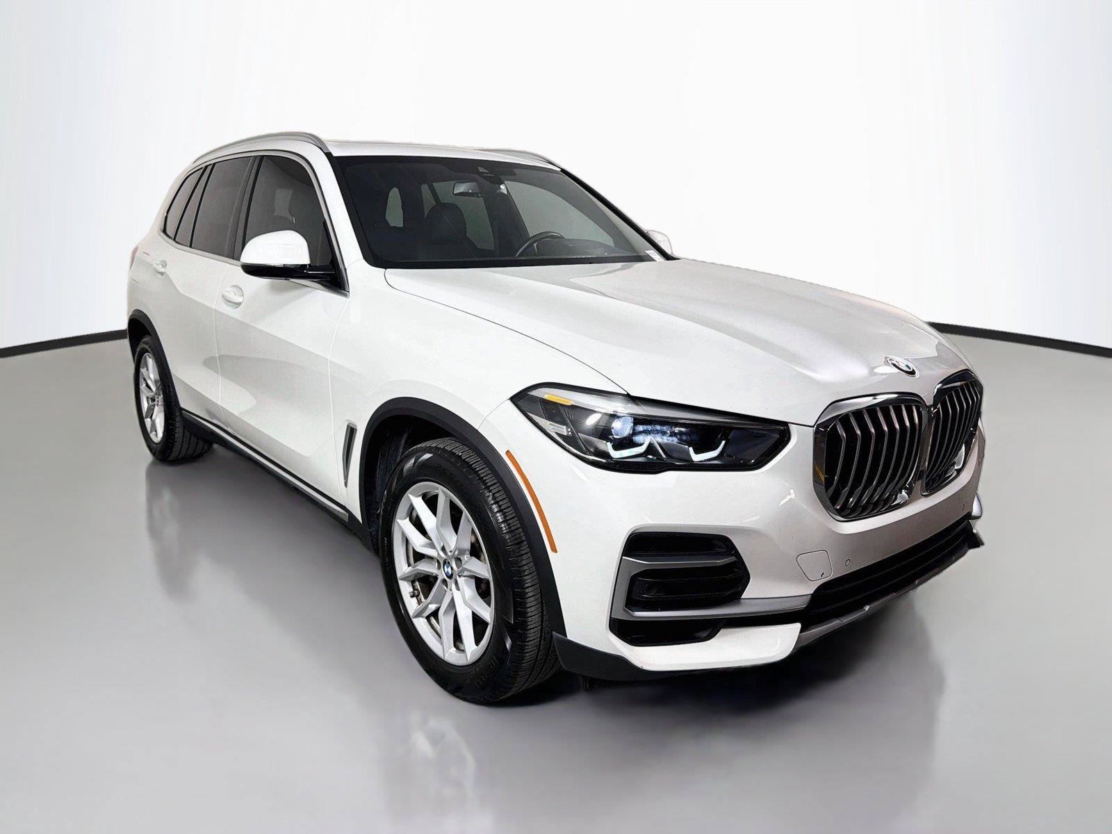 Used 2022 BMW X5 xDrive40i w/ Premium Package AWD/4WD image 3