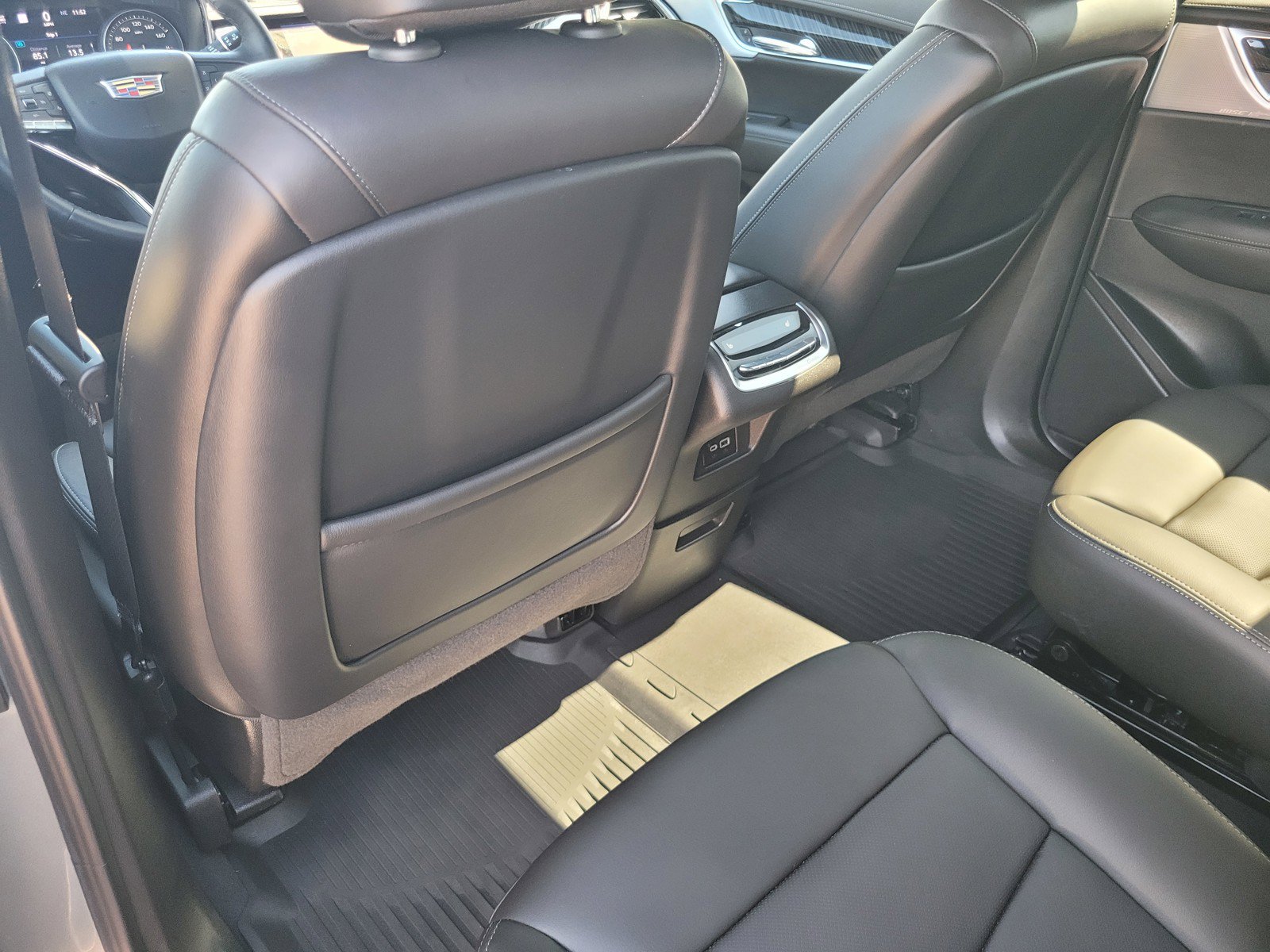Certified 2023 Cadillac XT6 Premium Luxury w/ Technology Package AWD/4WD image 11