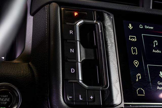 Used 2024 GMC Yukon XL Denali AWD/4WD image 19