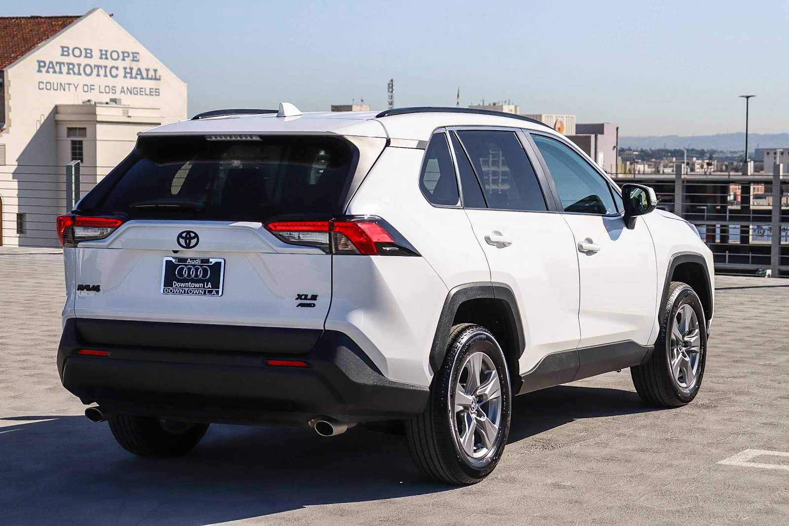 Used 2022 Toyota RAV4 XLE image 4