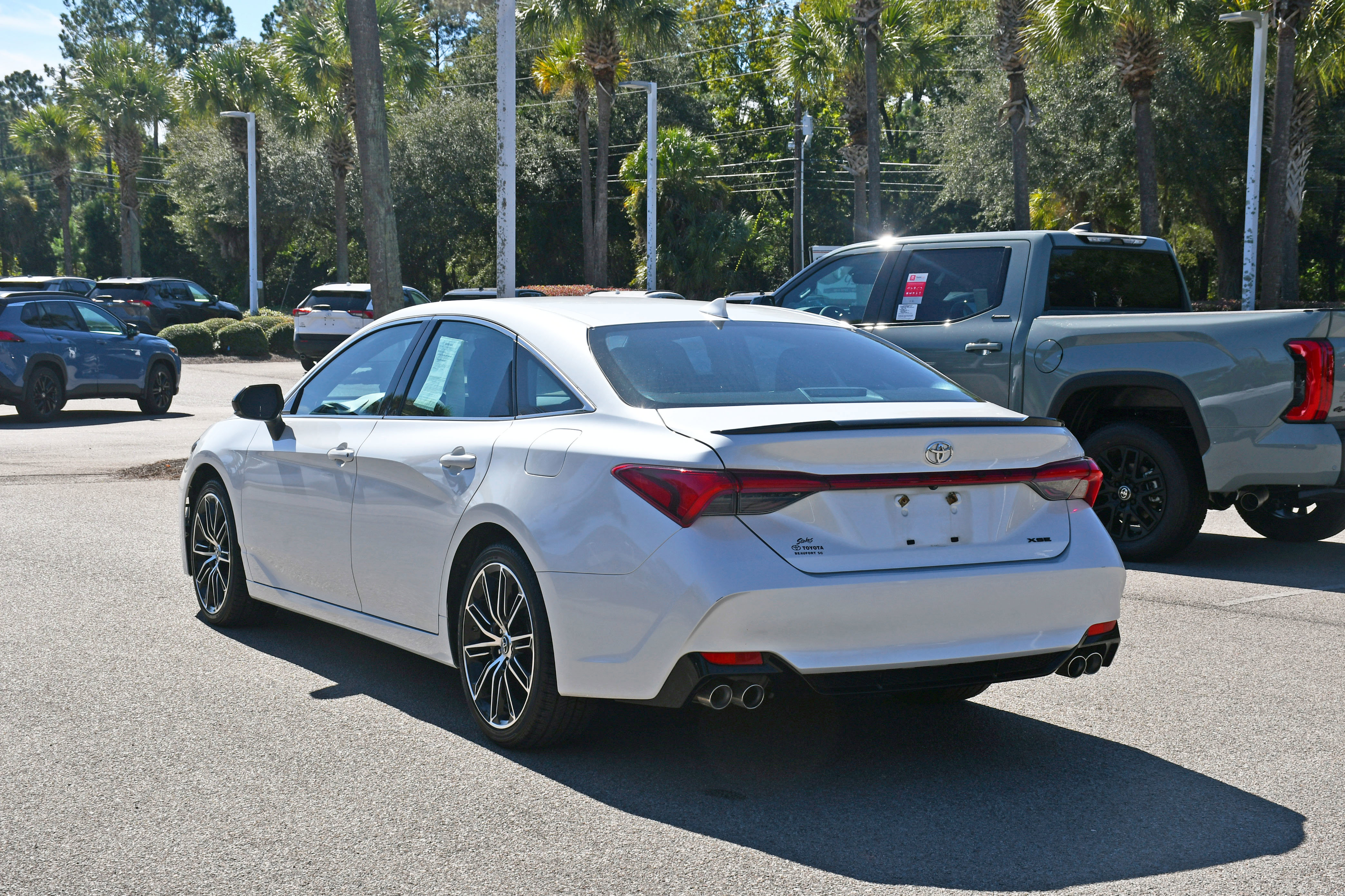 Used 2019 Toyota Avalon XSE image 3