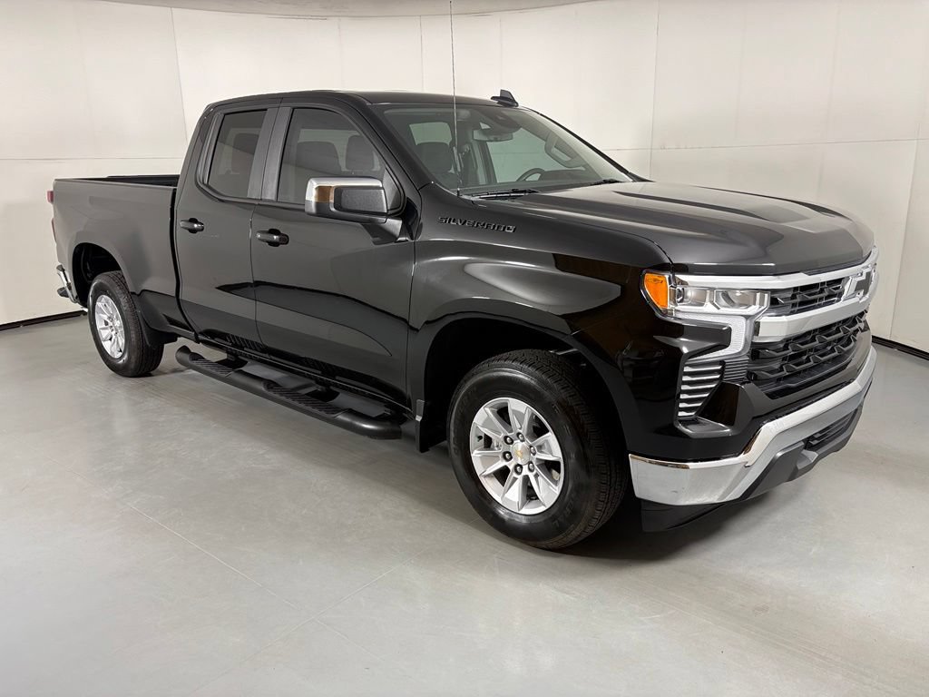 Used 2025 Chevrolet Silverado 1500 LT w/ LPO, Dark Essentials Package RWD image 9