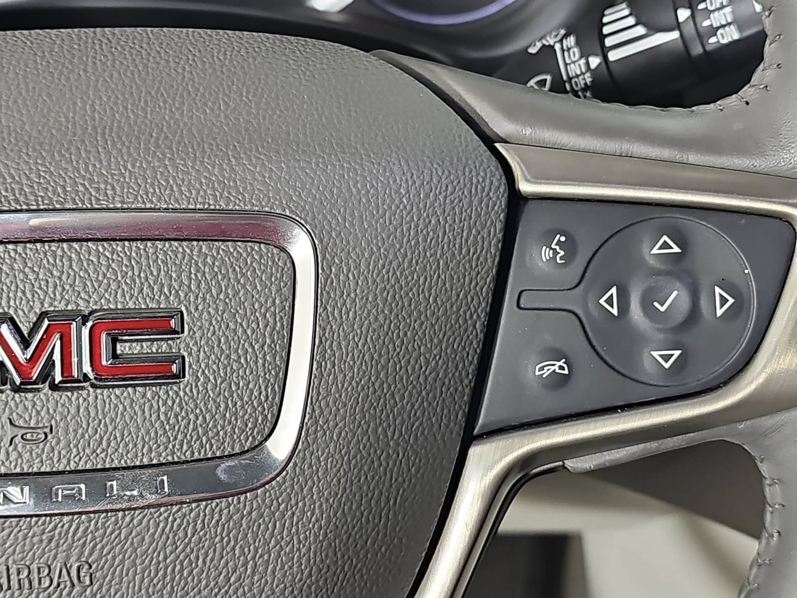 Used 2018 GMC Terrain Denali w/ Advanced Safety Package FWD image 15
