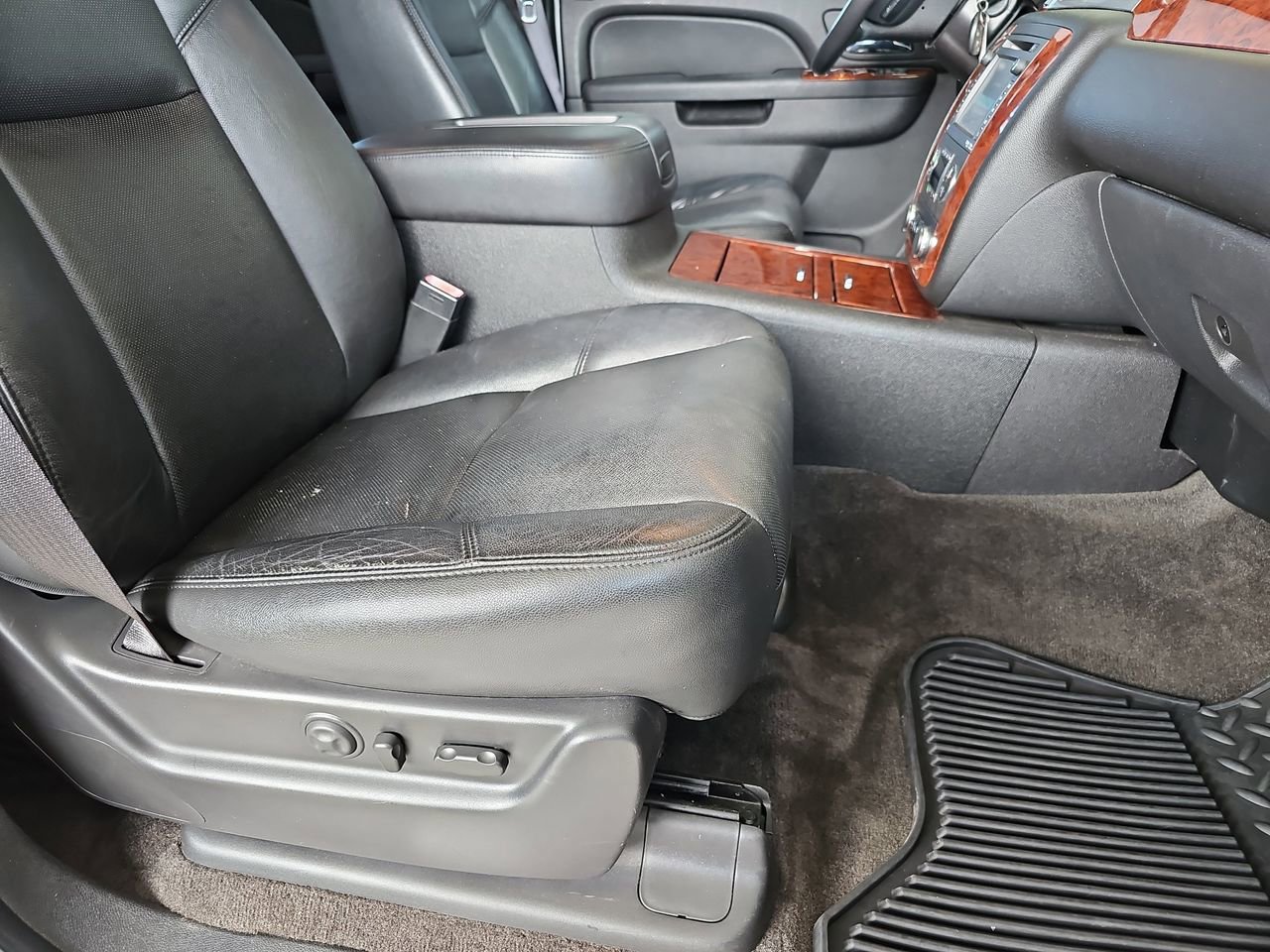 Used 2012 Chevrolet Tahoe LTZ AWD/4WD image 13