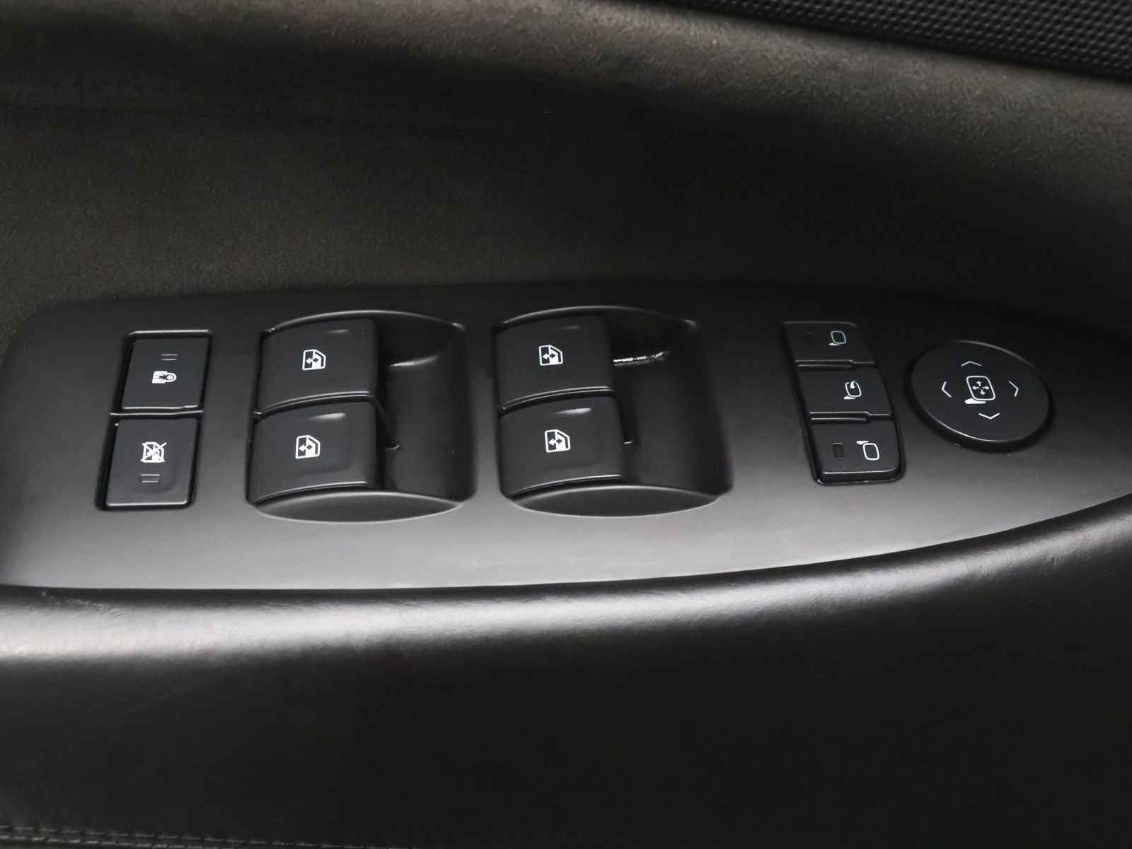 Used 2016 Cadillac Escalade Platinum AWD/4WD image 14