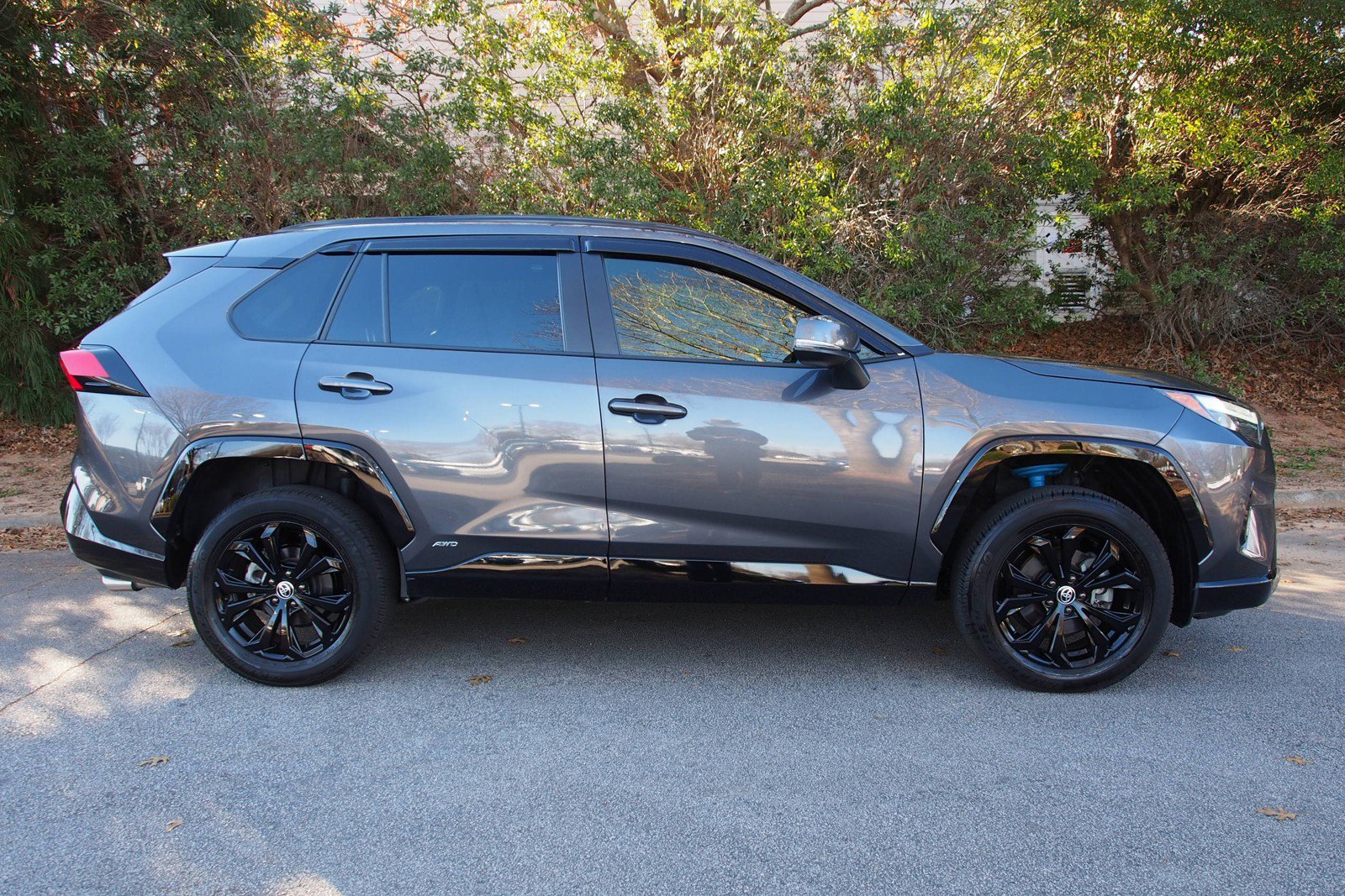 Used 2024 Toyota RAV4 SE image 8