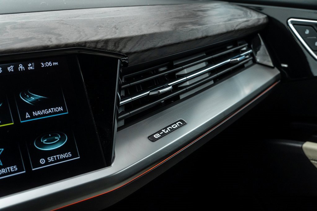 Used 2025 Audi Q4 e-tron Premium Plus w/ Premium Plus image 21