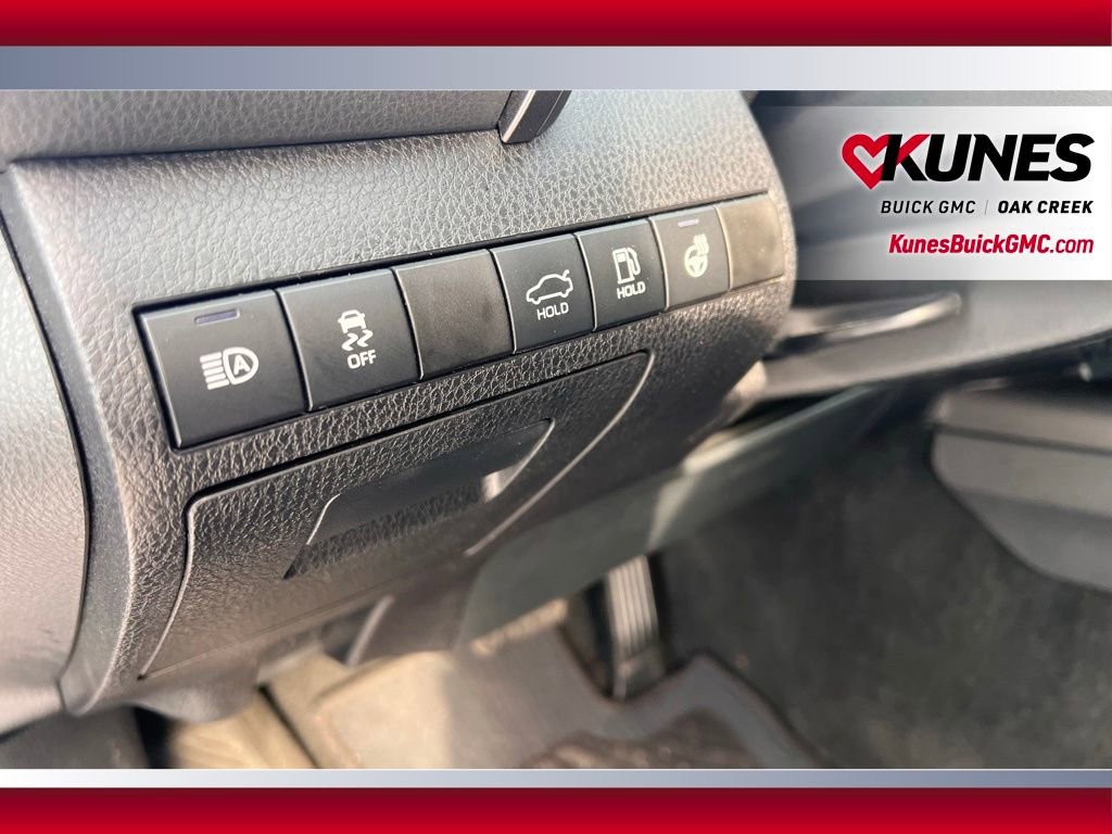 Used 2024 Toyota Camry SE image 10