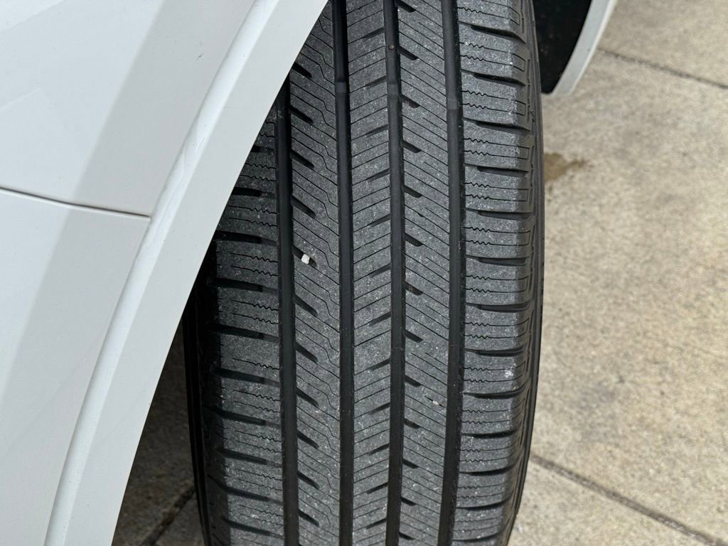 Used 2019 Buick Envision Essence image 11