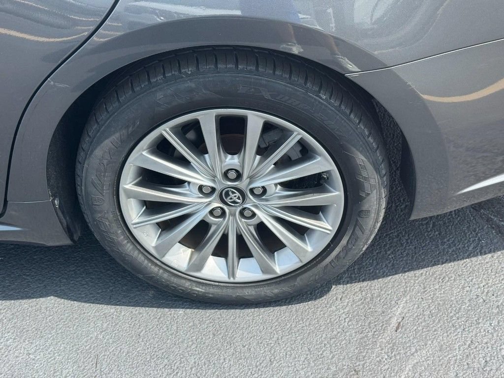 Used 2018 Toyota Avalon Limited FWD image 10