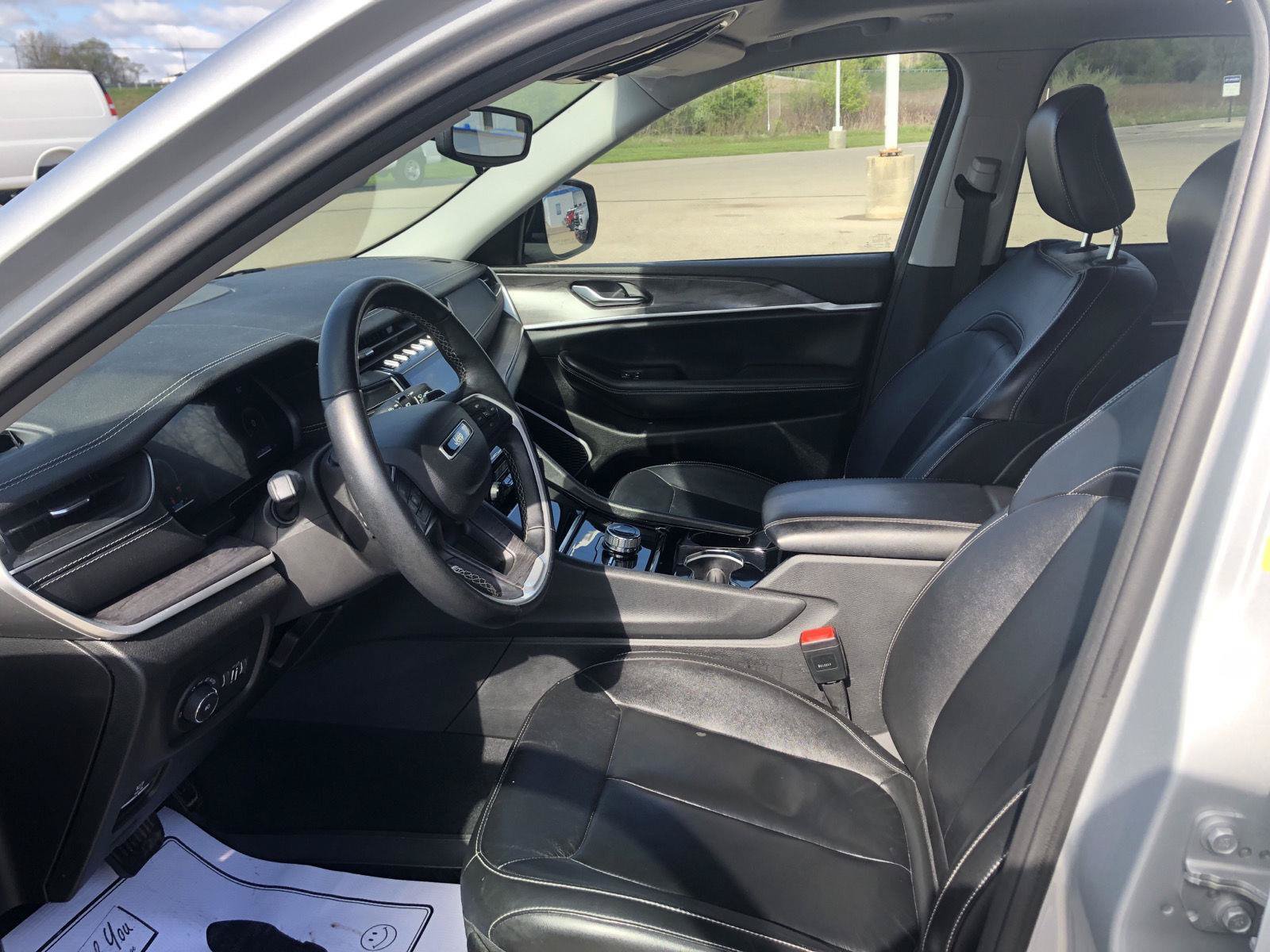 Used 2022 Jeep Grand Cherokee Limited AWD/4WD image 18