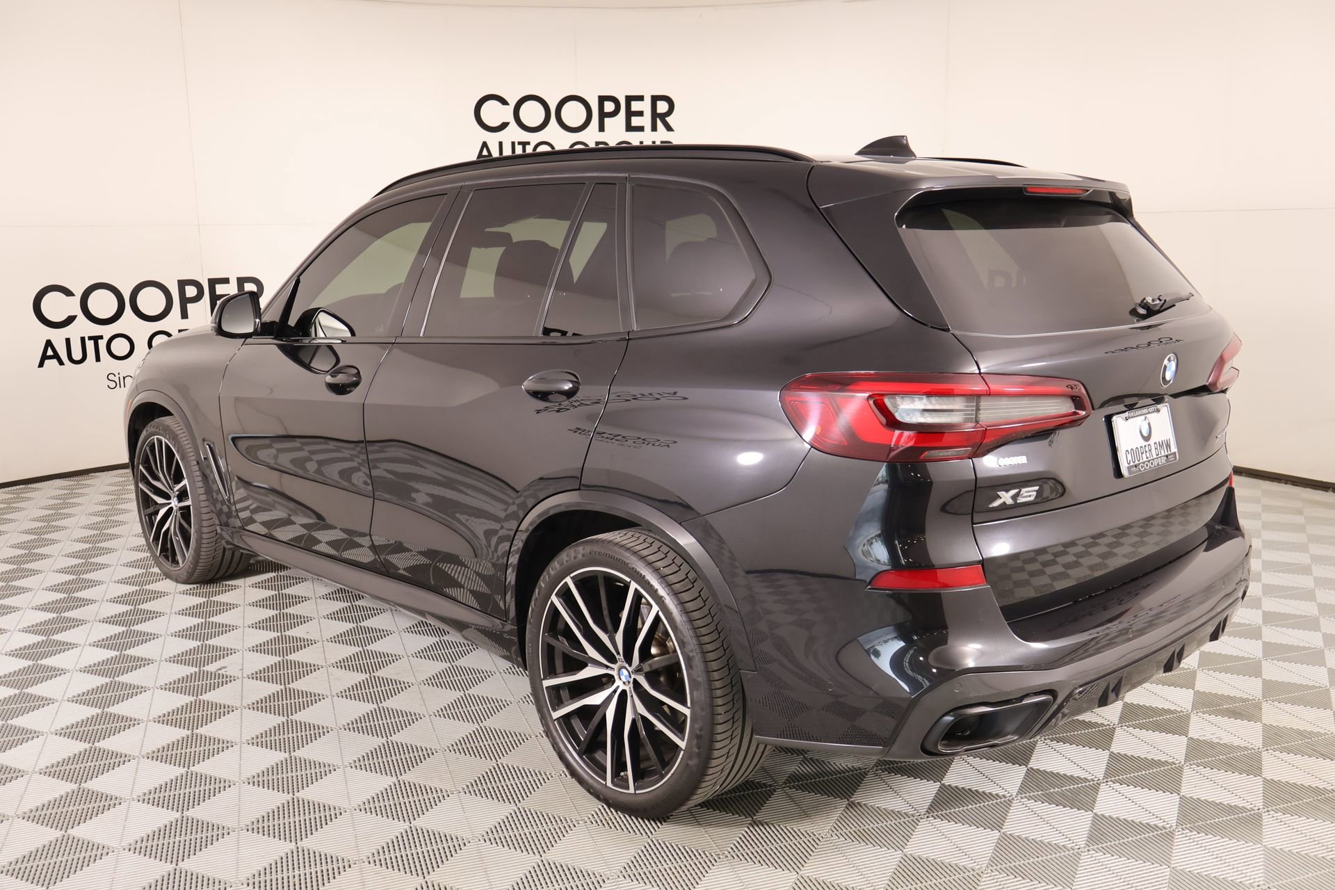 Used 2021 BMW X5 xDrive40i w/ M Sport Package AWD/4WD image 24