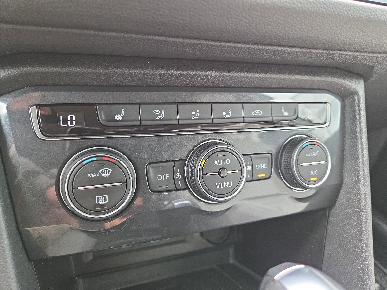 Used 2021 Volkswagen Tiguan SE FWD image 26