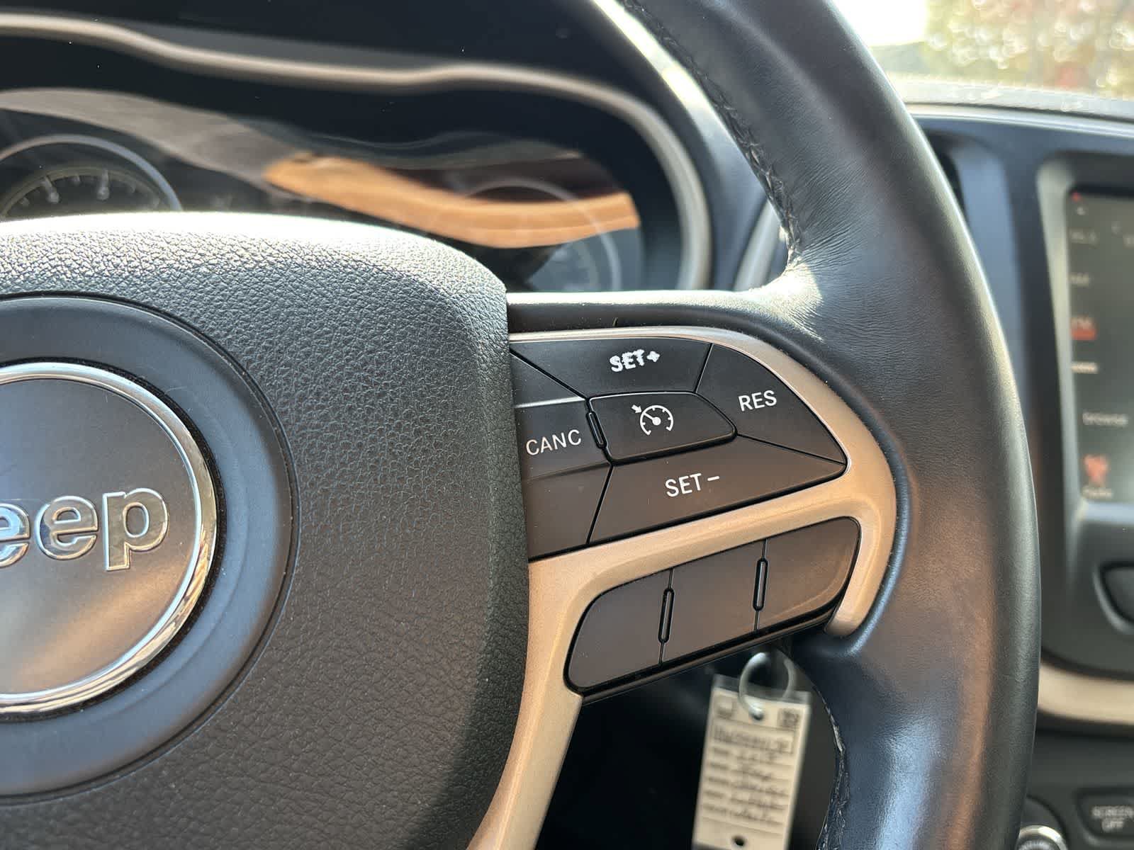 Certified 2017 Jeep Cherokee Latitude FWD image 11