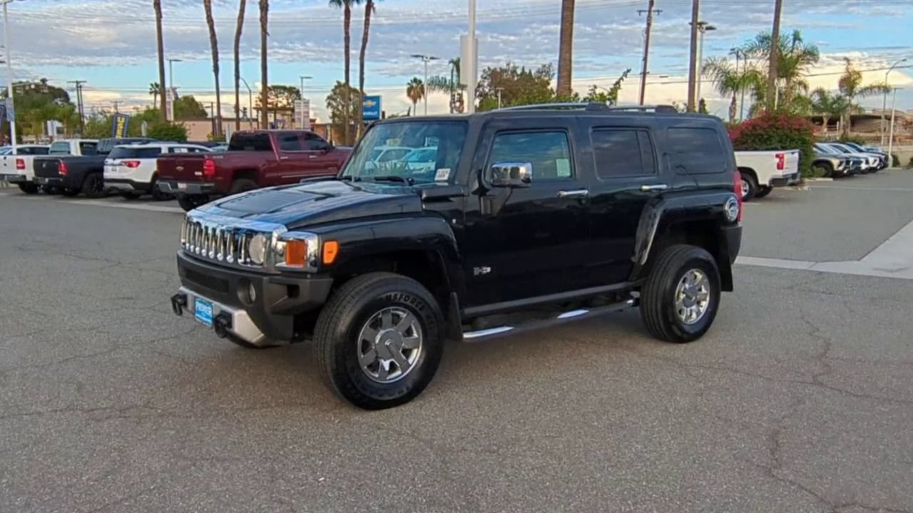 Used 2009 HUMMER H3 Luxury AWD/4WD image 4