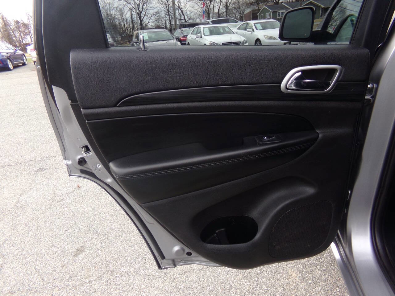 Used 2019 Jeep Grand Cherokee Altitude image 30