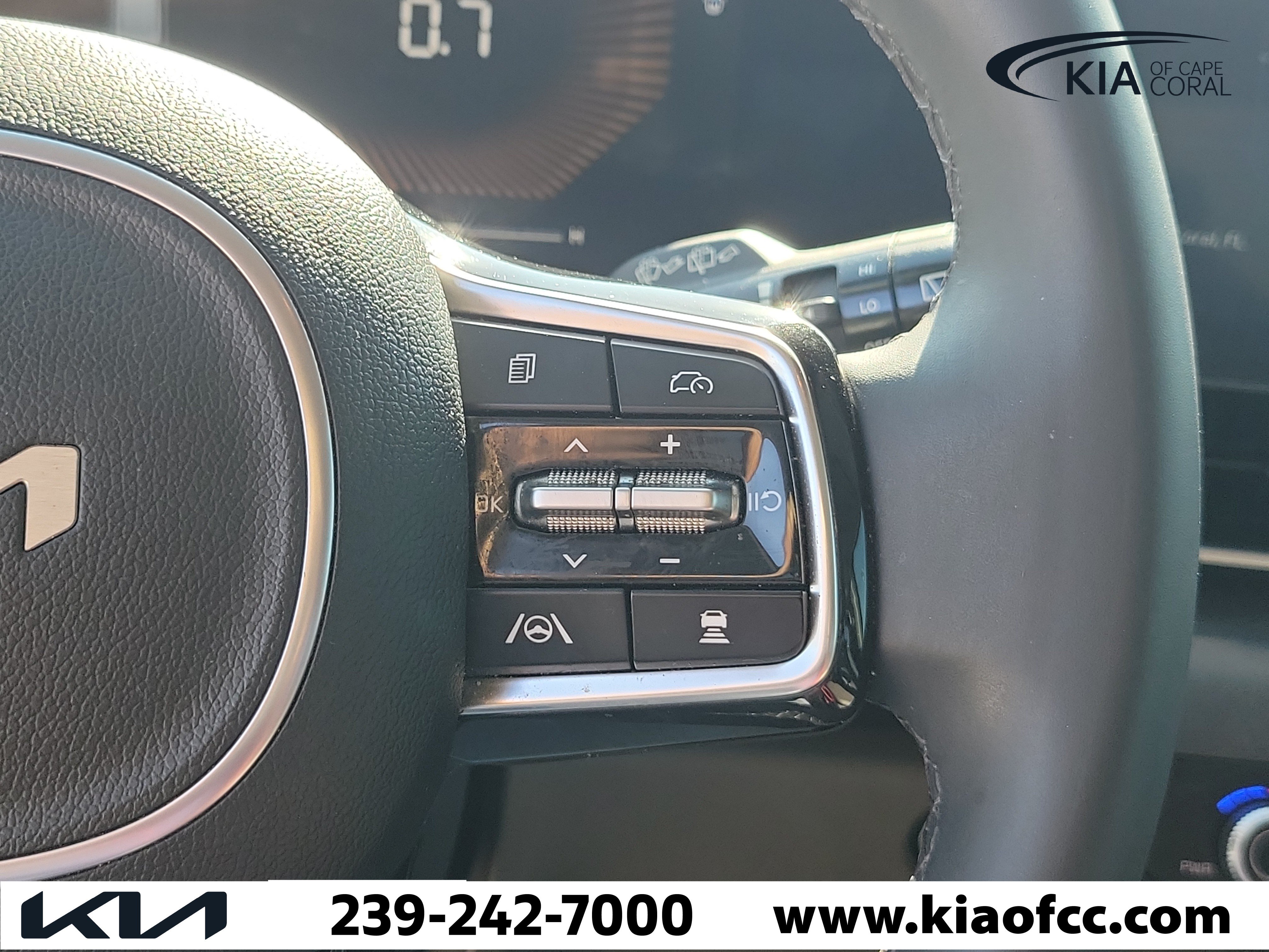 Certified 2025 Kia Carnival EX FWD image 25