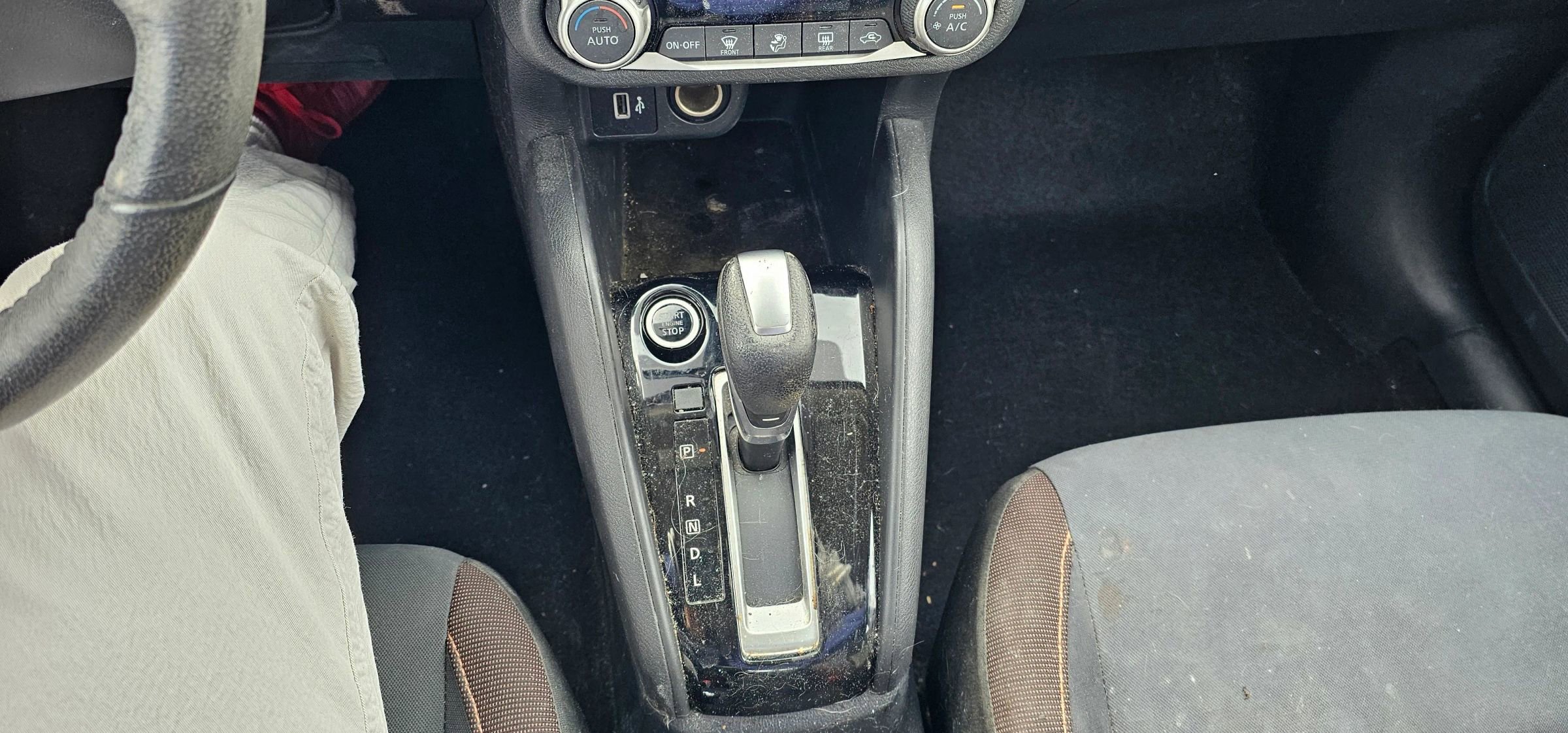 Used 2020 Nissan Versa SR image 19