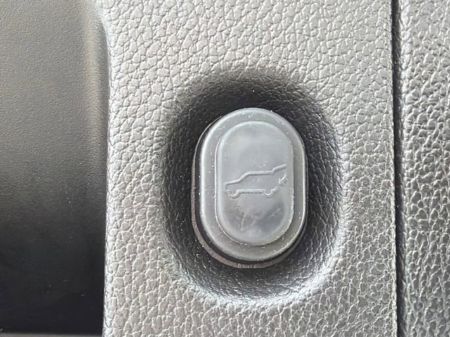 Used 2017 GMC Yukon XL Denali w/ Open Road Package image 19