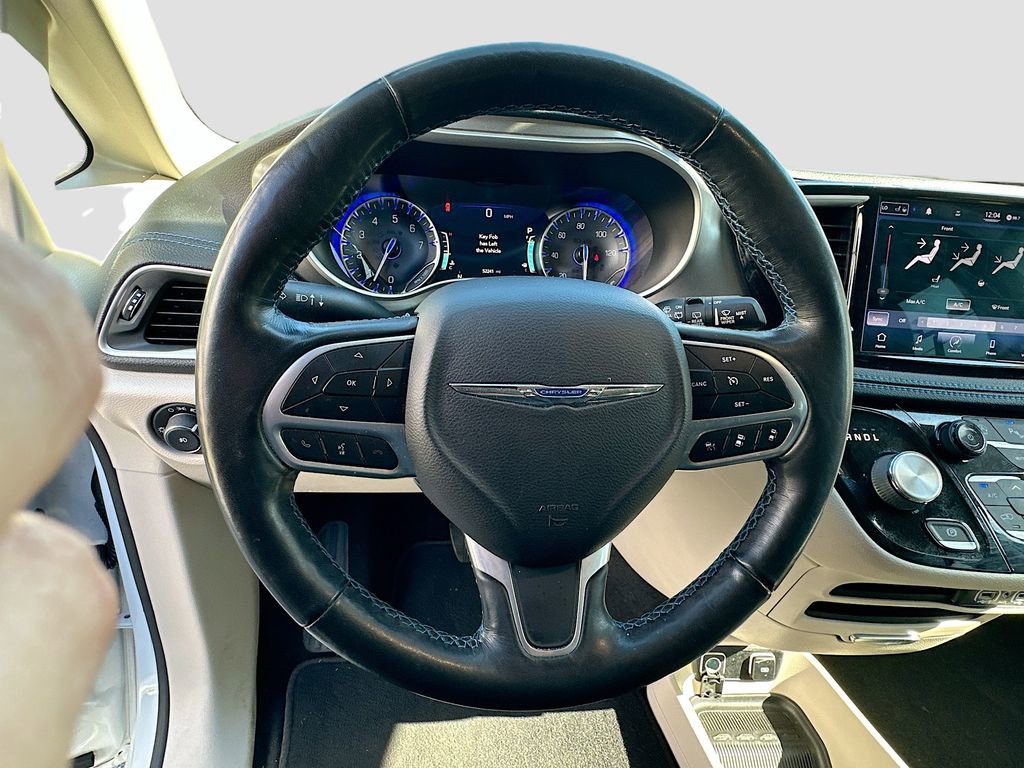 Used 2021 Chrysler Pacifica Touring-L image 11