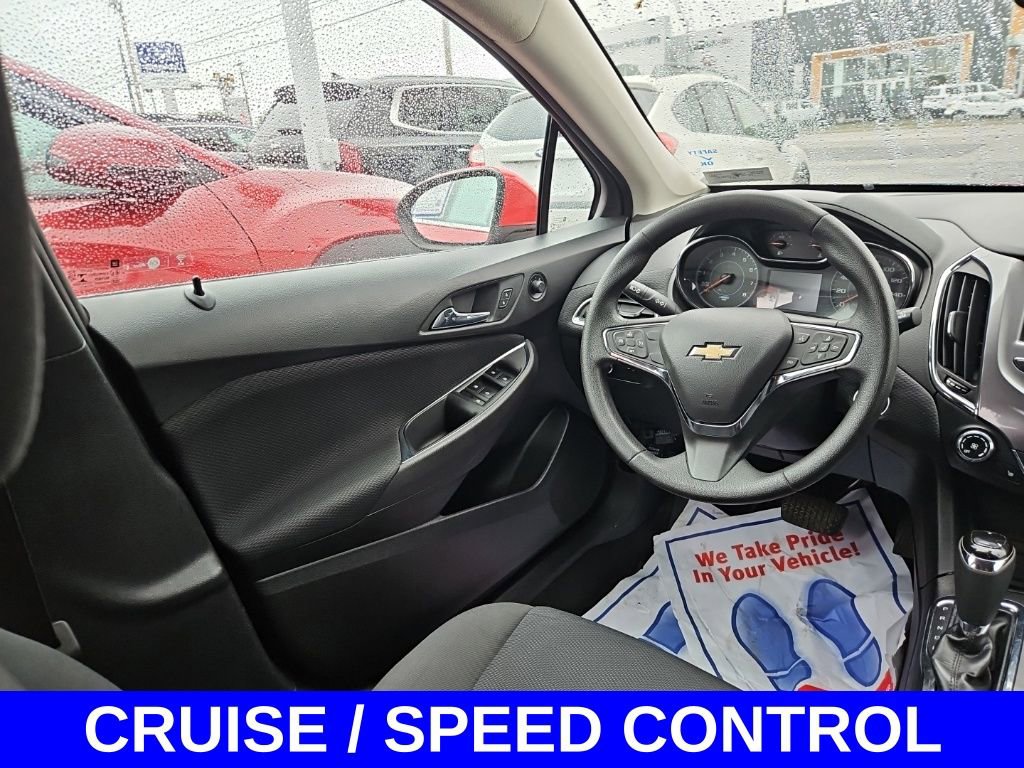 Used 2017 Chevrolet Cruze LT w/ Convenience Package FWD image 9