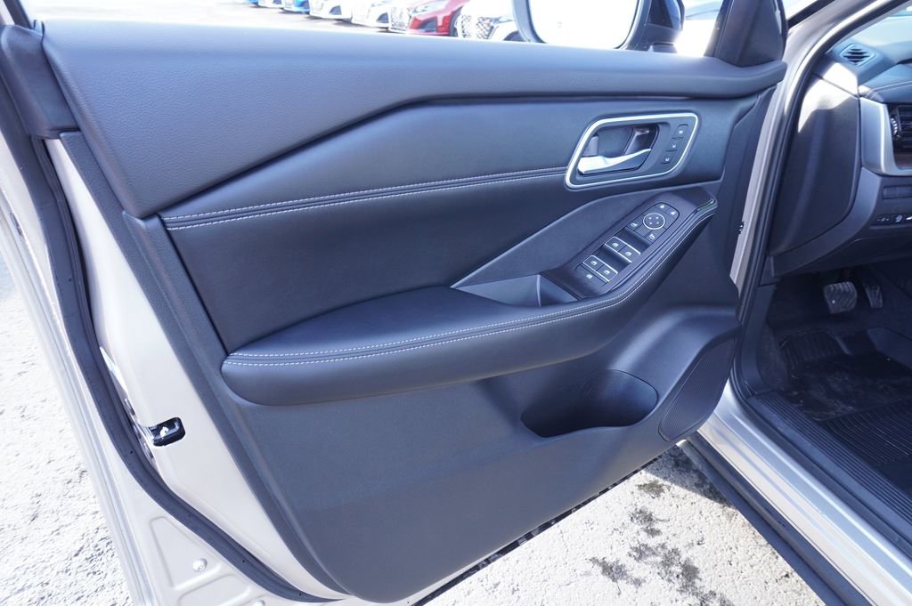 Certified 2025 Nissan Rogue Platinum image 15