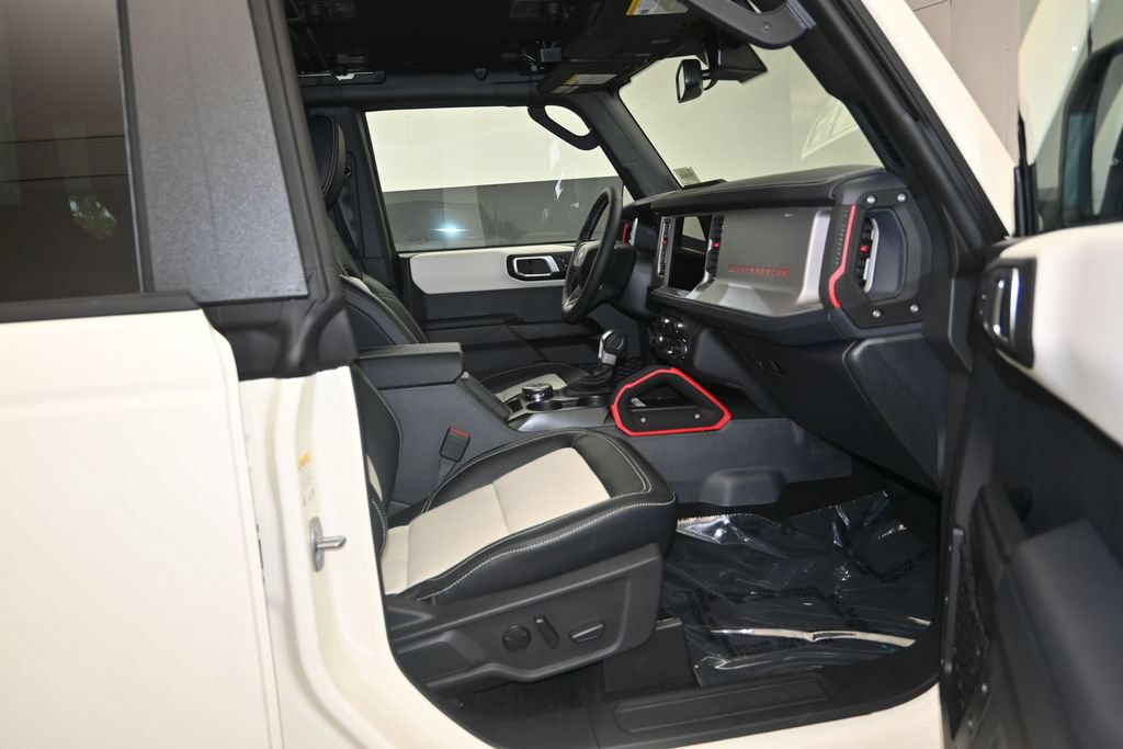 New 2026 Ford Bronco Outer Banks w/ Sasquatch Package AWD/4WD image 25