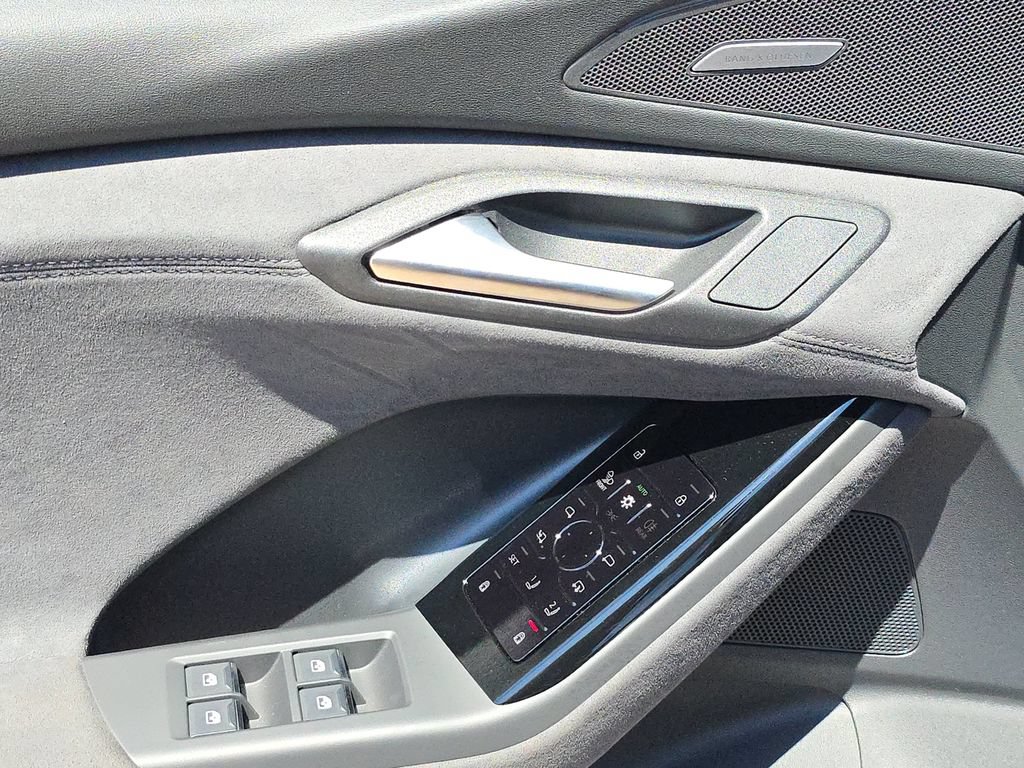 New 2027 Audi SQ6 e-tron Premium Plus AWD/4WD image 19