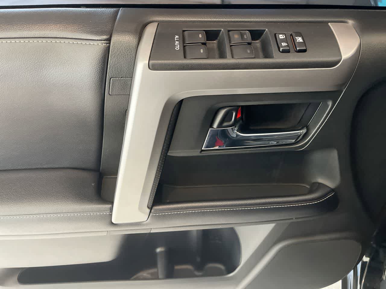 Used 2018 Toyota 4Runner SR5 AWD/4WD image 13