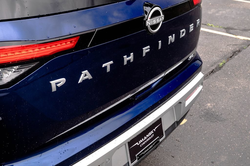 Used 2023 Nissan Pathfinder SL FWD image 12