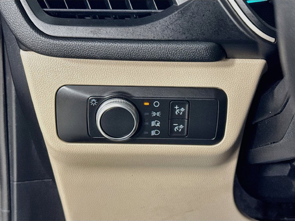 Used 2020 Ford Escape SE FWD image 10